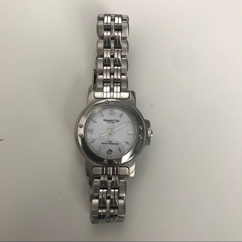 Men’s Kenneth Cole watch, needs battery.